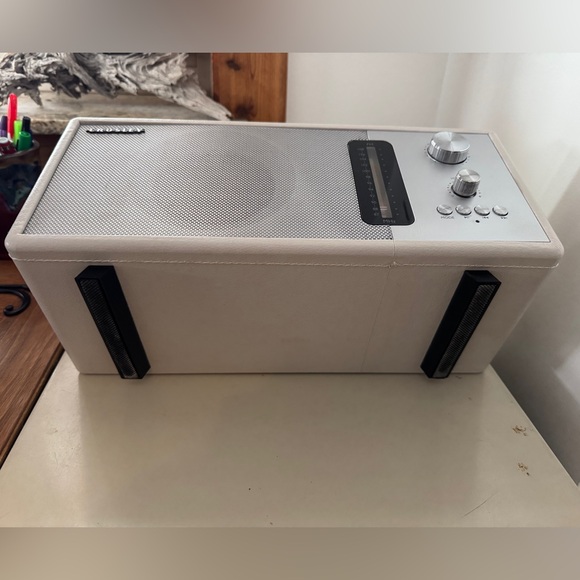 Crosley Harmony FM Radio Bluetooth Speaker - Picture 4 of 4